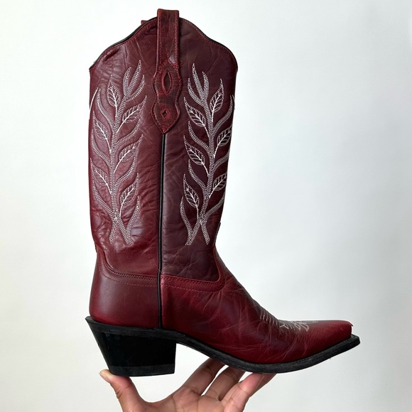 VINTAGE WOMEN’S RED LEATHER COWBOY BOOTS - Picture 4 of 13